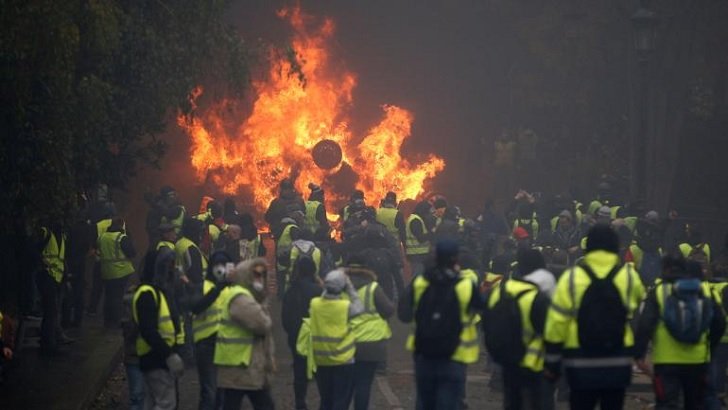 ফের উত্তাল ফ্রান্সের রাজপথ