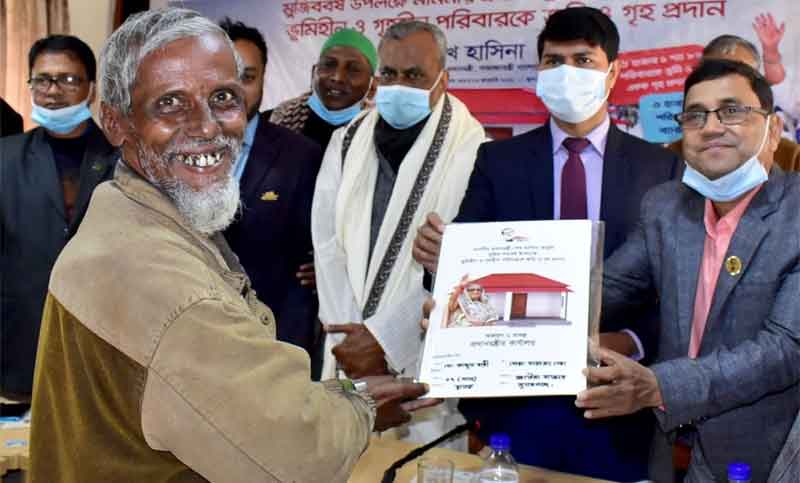 ঘর পেয়ে ঘরে ঘরে আনন্দ!