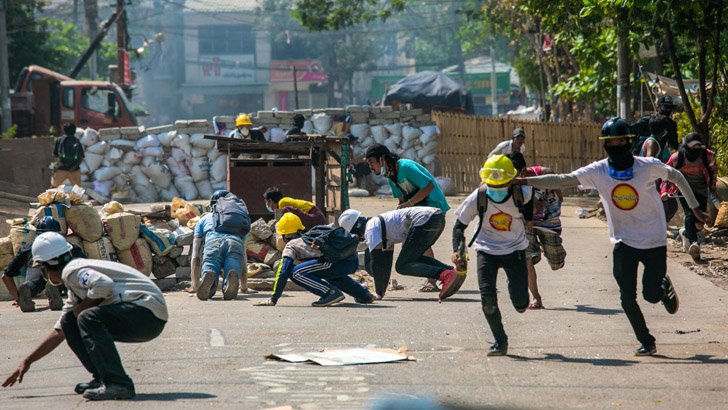 মিয়ানমারে মার্শাল ল’ উপেক্ষা করে বিক্ষোভ