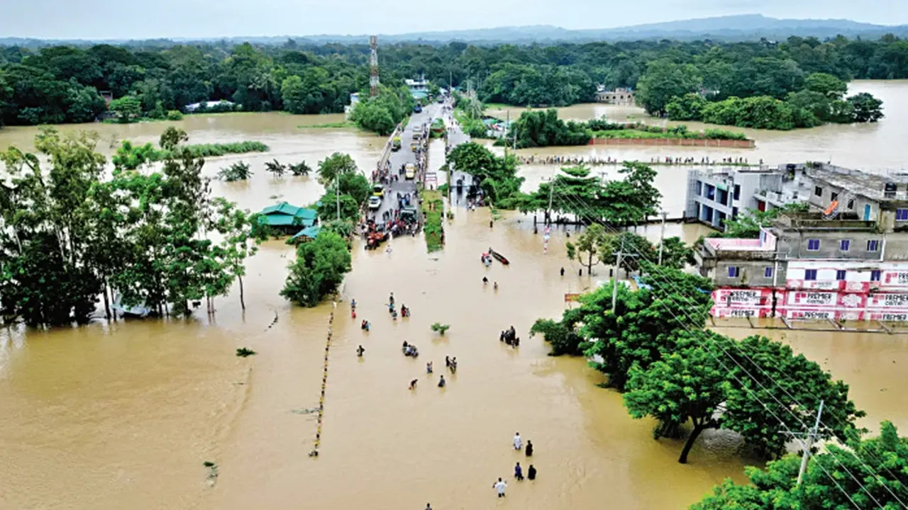 বন্যায় ৭ জেলায় প্লাবিত ৫৯ উপজেলা, মৃতের সংখ্যা বেড়ে ৫১