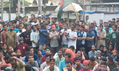 তদন্ত ছাড়া বোতল নিক্ষেপকারীর বিরুদ্ধে পদক্ষেপ নিলে ডিবি অফিস ঘেরাওয়ের হুঁশিয়ারি