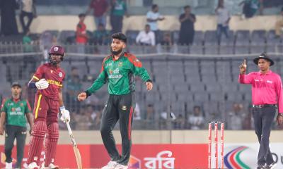 মিরপুরে একশ’র পরই সাত উইকেট নিল টাইগাররা