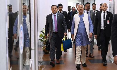 যুক্তরাজ্য সফর শেষে দেশে পৌছেছেন ধান উপদেষ্টা
