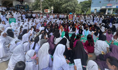 ঢাকা পলিটেকনিক ইনস্টিটিউটের শিক্ষার্থীদের সাতরাস্তার মোড় অবরোধ