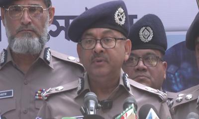 পুলিশের উপর ককটেল ছুড়ে মনোবল ভাঙলে আইন প্রয়োগ করা হবে : ডিএমপি কমিশনার