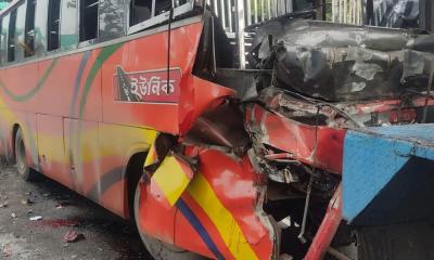 ফেনিতে বাস-কাভার্ড ভ্যান সংঘর্ষে নিহত ৩