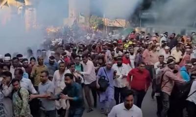 প্রাথমিক শিক্ষকদের পদযাত্রায় পুলিশের বাধা, সাউন্ড গ্রেনেড-টিয়ার শেল নিক্ষেপ