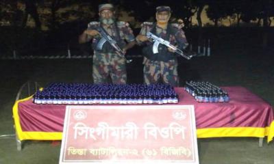 বিজিবির তৎপরতায় হাতিবান্ধা সীমান্তে বিপুল পরিমাণ মাদকদ্রব্য আটক