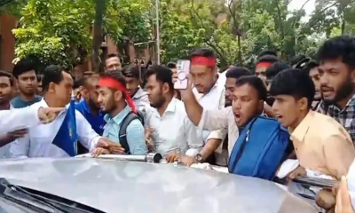 এবার অটোপাসের দাবিতে জাতীয় বিশ্ববিদ্যালয়ের ভিসির ওপর হামলা