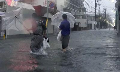 জাপানে টাইফুন দুজুয়ানের তাণ্ডব, বাতিল শত শত ফ্লাইট ও বন্ধ রেল চলাচল