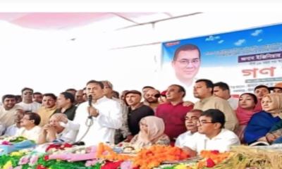 নেতাকর্মীদের ফুলেল শ্রদ্ধায় সিক্ত হলেন শাহরীন ইসলাম চৌধুরী তুহিন