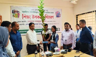 ঝিনাইগাতীতে ছাত্রীদের মাঝে শিক্ষা উপকরণ ও গাছের চারা বিতরণ