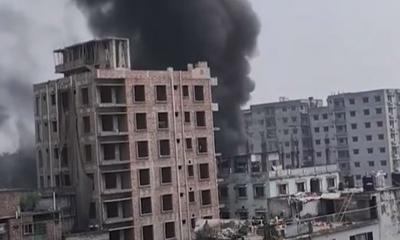 কেরানীগঞ্জ কদমতলী এলাকায় ভয়াবহ আগুন, নিয়ন্ত্রণে ৭ ইউনিট