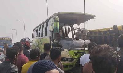 ভাঙ্গা এক্সসেওয়েতে বাস-ট্রাক সংঘর্ষে ৩ জন নিহত, আহত ১৫