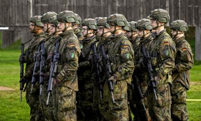 জার্মান পুরুষদের বিদেশে থাকতে সেনাবাহিনীর অনুমতি লাগবে নেপথ্যে কী