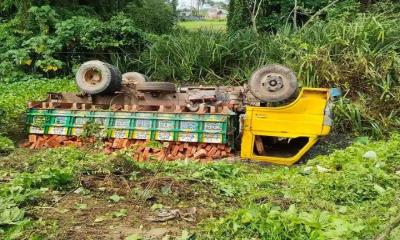 গোলাপগঞ্জে ট্রাক উল্টে শ্রমিক নিহত