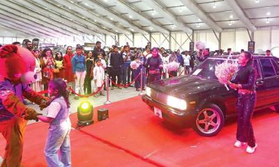 আইসিসিবিতে বৃষ্টিতেও জমজমাট সুপার সেল কার বাজার