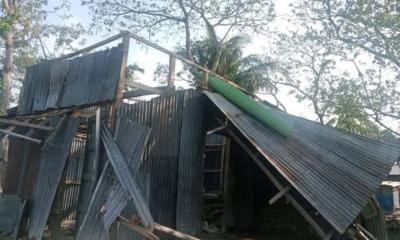 ঢালচরে হঠাৎ ঝড়ে লন্ডভন্ড ২ শতাধিক বাড়িঘর