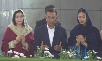 বাবা-মায়ের কবর জিয়ারত করলেন প্রধানমন্ত্রী তারেক রহমান
