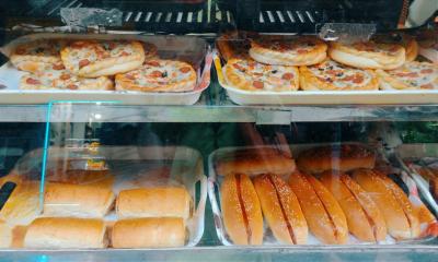 নোংরা অবৈধ কারখানায় গরম গরম পাউরুটিতে স্বাস্থ্যঝুঁকি চরমে