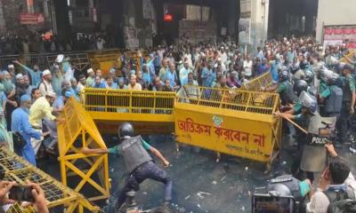 মাদ্রাসা শিক্ষকদের ওপর পুলিশের সাউন্ডগ্রেনেড লাঠিচার্জ-জলকামান, অর্ধশত আহত