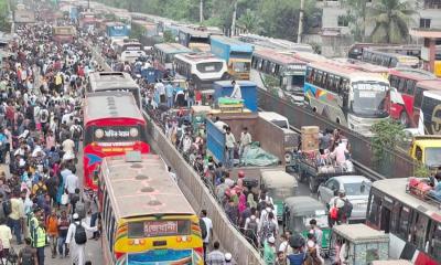 মহাসড়কে ঘরমুখো মানুষের ঢল,চন্দ্রা-নবীনগর ৩০ কিলোমিটার যানজট
