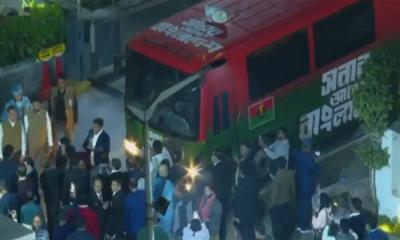 মা খালেদা জিয়াকে দেখে এভারকেয়ার থেকে গুলশানে তারেক রহমান