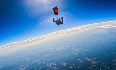 মহান বিজয় দিবসে সর্বাধিক পতাকা হাতে প্যারাস্যুটিং