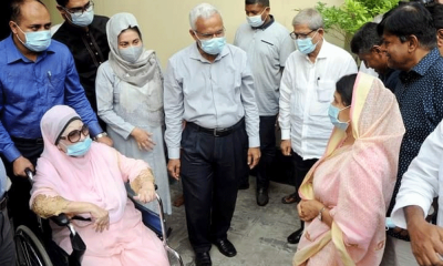 নিয়মিত স্বাস্থ্য পরীক্ষার জন্য হাসপাতালে ভর্তি খালেদা জিয়া