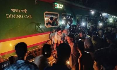 চট্টগ্রামের কালুরঘাট সেতুতে প্রাইভেটকার ও অটোরিকশায় ট্রেনের ধাক্কায় ৩ নিহত