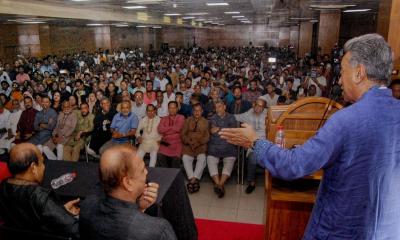 প্রধান উপদেষ্টাকে আমির খসরু, দেশের সমস্যার কথা বাইরে বলে লাভ নেই
