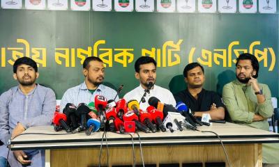 এবার আসিফ মাহমুদের দাবি: কিচেন ক্যাবিনেটে ছিলাম না