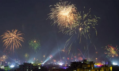 রাজধানীতে নিষেধাজ্ঞা উপেক্ষা করে আতশবাজির ঝলকানিতে নতুন বছরকে আলিঙ্গন