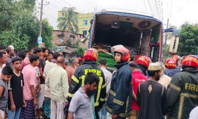 বগুড়ায় সাতসকালে বাসচাপায় ৬ দিনমজুর নিহত, আহত ১৫