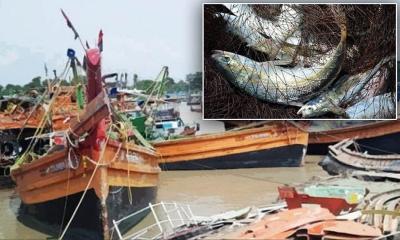 বাংলাদেশের সাগরে মাছ ধরার সময় ভারতীয় ৩ ট্রলার ও ৪৮ জেলে আটক