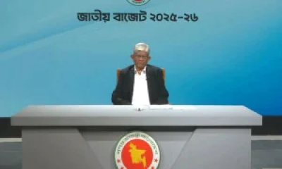 ২০২৫-২৬ অর্থবছরের বাজেট উপস্থাপন করছেন অর্থ উপদেষ্টা