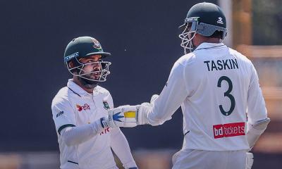 অস্ট্রেলিয়ার মাটিতে ২২৮ রানের লিডে শেষ বাংলাদেশের ইনিংস