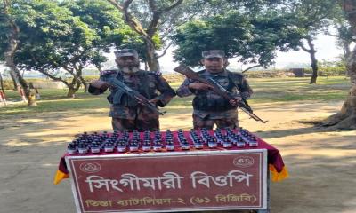 হাতীবান্ধা সীমান্তে বিজিবির  অভিযানে বিপুল পরিমাণ মাদকদ্রব্য আটক