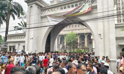 মেয়রের দায়িত্ব ইশরাককে বুঝিয়ে দেওয়ার দাবিতে নগর ভবনে বিক্ষোভ