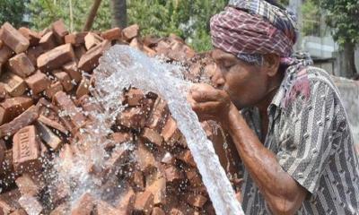 নীলফামারীতে প্রচন্ড গরমে অতিষ্ঠ জনজীবন