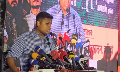 বিএনপির রাজনীতি চলে আওয়ামী লীগের টাকায় : হাসনাত আব্দুল্লাহ