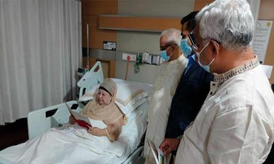 খালেদা জিয়াকে পৌঁছে দেয়া হলো জুলাই সনদ স্বাক্ষর অনুষ্ঠানের আমন্ত্রণ