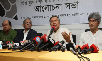 ২৬৬ সাংবাদিকের বিরুদ্ধে মামলা, এটা কীভাবে সম্ভব: মাহফুজ আনাম