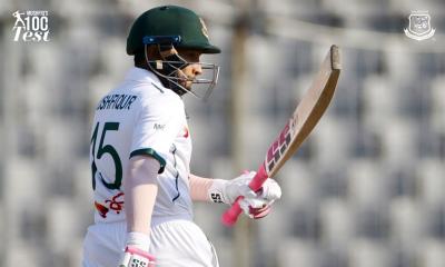 এবার শততম টেস্টে সেঞ্চুরি কওে ইতিহাস গড়লেন মুশফিক