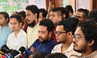 জুলাই জাদুঘর থেকে ফেলানী-মোদিবিরোধী আন্দোলনের ছবি সরানো নিয়ে প্রশ্ন নাহিদের