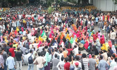 এবার বকেয়া বেতনের দাবিতে পোশাক শ্রমিকদের ‘মার্চ টু যমুনা’