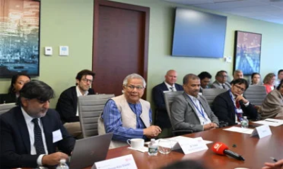 স্বাস্থ্যসেবা অর্থ উপার্জনকারীদের হাতে ছেড়ে দেওয়া উচিত নয় : প্রধানউপদেষ্টা