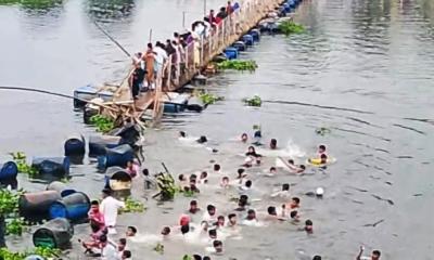 দেওয়ানগঞ্জে ব্রিজ ভেঙে নদীতে পড়ল শতাধিক মানুষ, ৩ শিশুর লাশ উদ্ধার, নিখোঁজ আরও ২