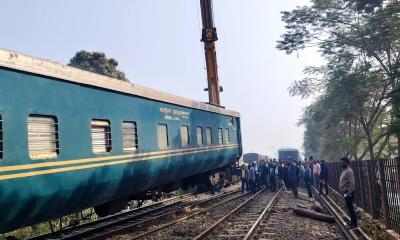 ৮ ঘন্টা বন্ধ থাকার পর ঢাকা-সিলেট-চট্টগ্রাম রুটে ট্রেন চলাচল স্বাভাবিক