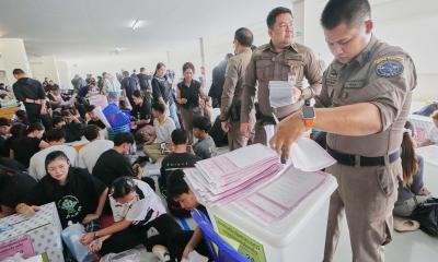 থাইল্যান্ডে চলছে আজ সংসদ নির্বাচন, হবে গণভোটও